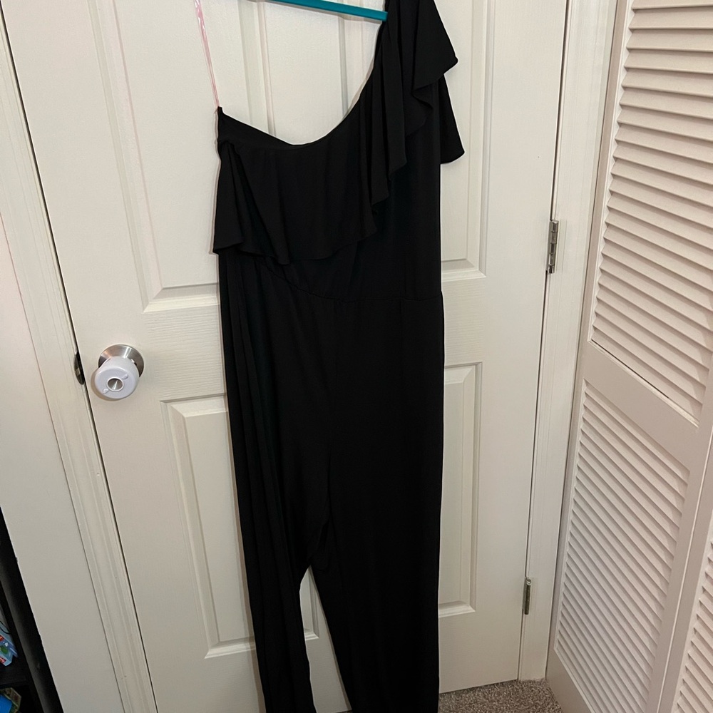 NWT Roz & Ali Black One-Shoulder Jumpsuit